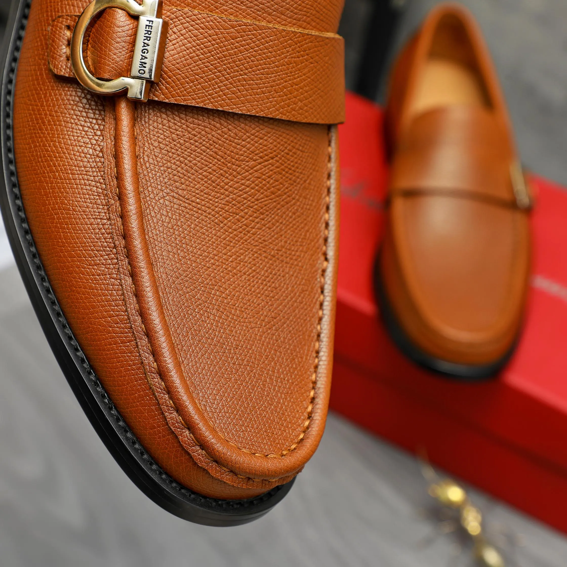 Men's shoes💰442 Product trademark: Ferragamo "Ferragamo" business formal leather shoes Regular size: 38-46 (45.46 custom-made, non-returnable) Product materials: Selected vertical grain cowhide upper, cowhide lining, original rubber outsole